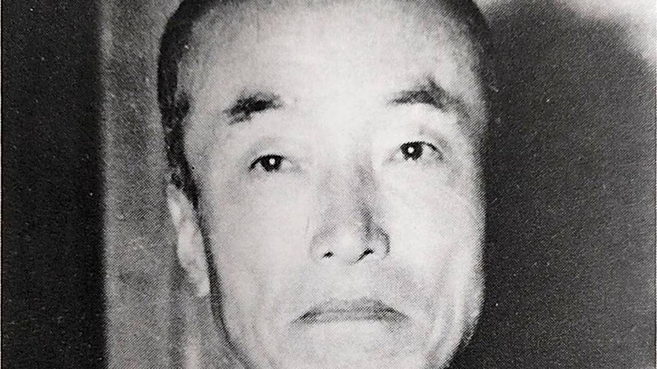 1945: Japans Premier Prinz Higashikuni erklärt, sein Land strebe einen „völligen Neubeginn als friedliebende Nation“ an. 