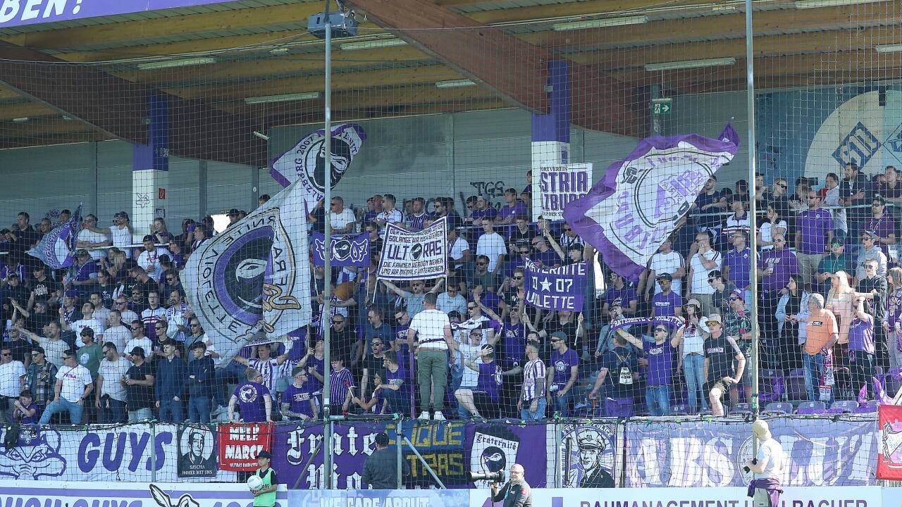 Fans sind wichtiger Teil im Theaterraum des Fußballs. 