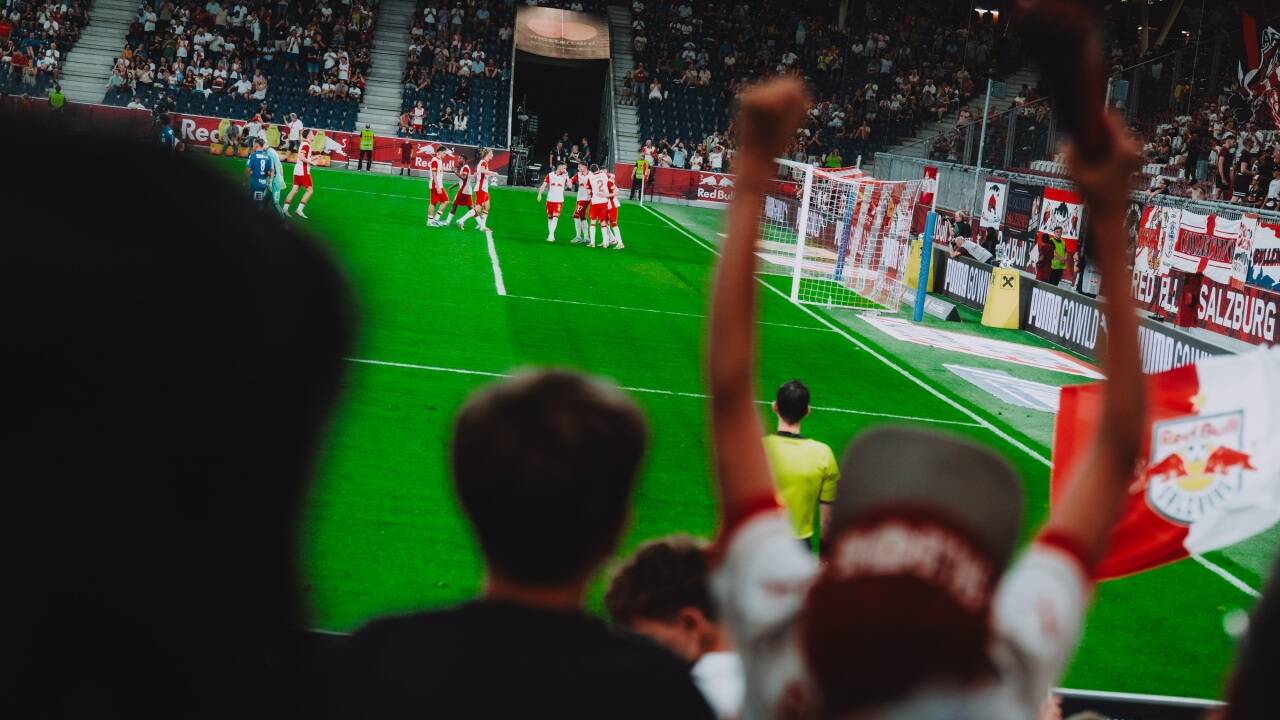 Der FC Red Bull Salzburg empfängt Rapid Wien zum Schlagabtausch um wichtige Punkte in der Bundesliga. 