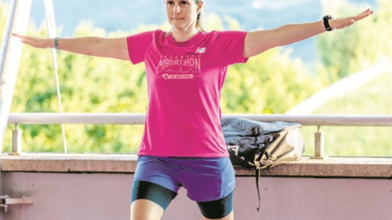 Das Lauftraining am Mittwoch am Abend im Sportzentrum Rif kombiniert Kraft- mit Ausdauertraining. Die Teilnehmerinnen und Teilnehmer sind 25 bis 81 Jahre alt.  