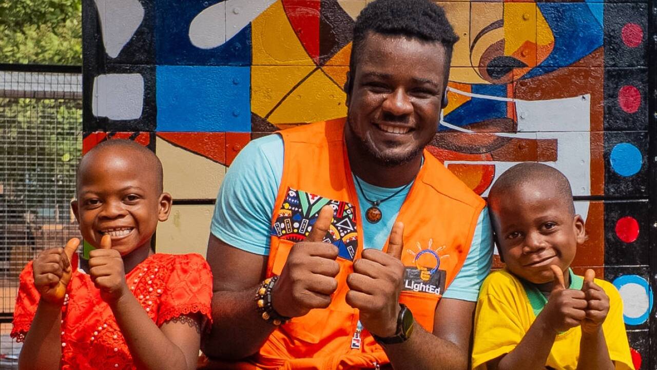 Stanley Anigbogu und seine Schützlinge. Stanley Anigbogu und seine Schützlinge.
