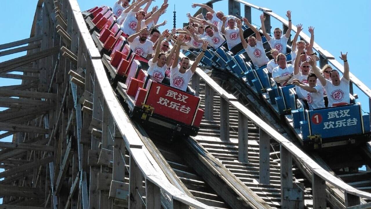 Stolzes Zwischenziel für Nicole: die ersten 2500 Coaster-Fahrten.  Stolzes Zwischenziel für Nicole: die ersten 2500 Coaster-Fahrten.