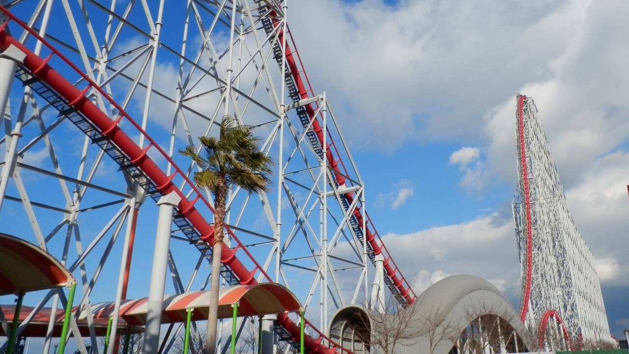 Die längste ihrer Art: die japanische Achterbahn Steel Dragon 2000 im Nagashima Spa Land nahe Nagoya. 