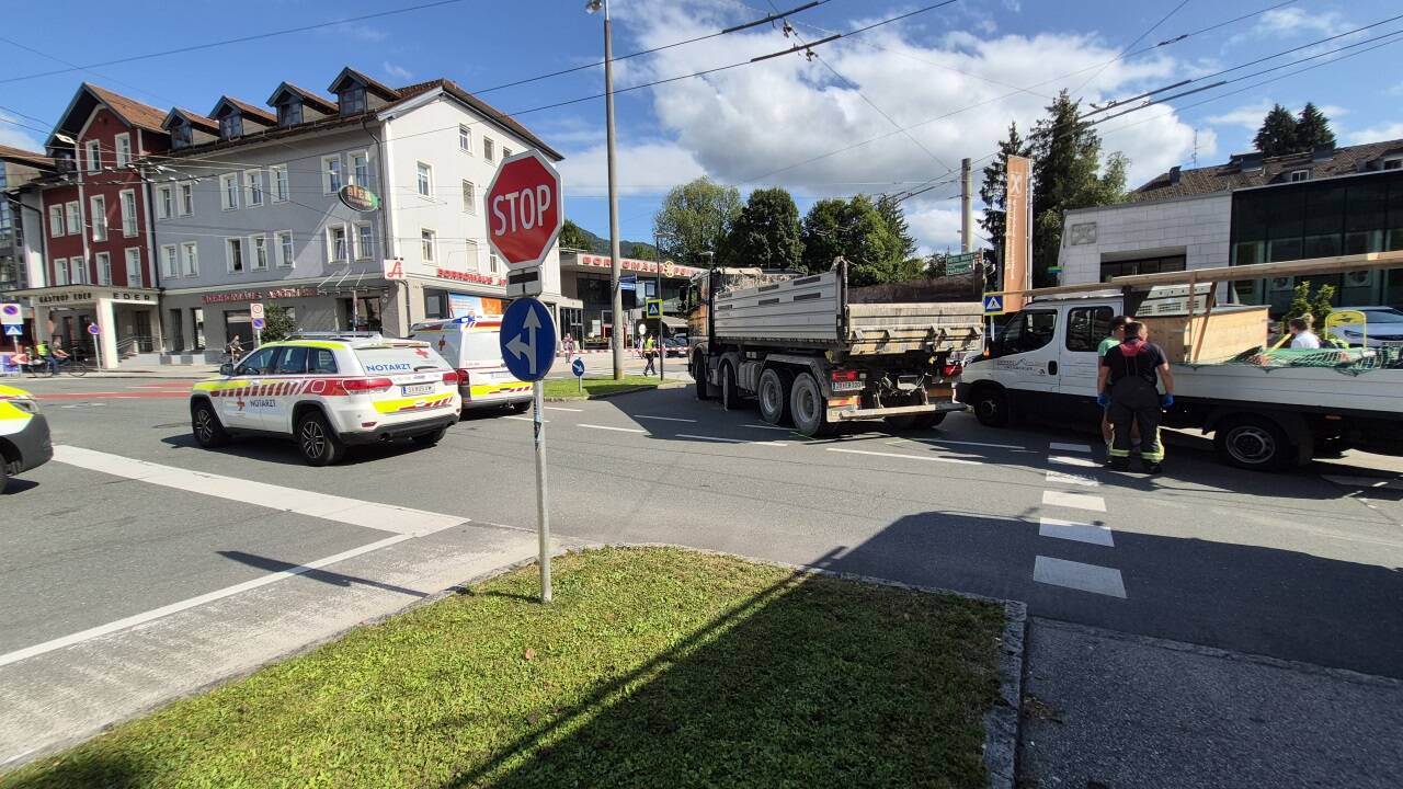 Rettung und Notarzt sind im Einsatz. 