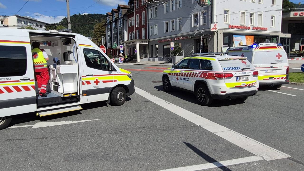 Rettung und Notarzt sind im Einsatz. 