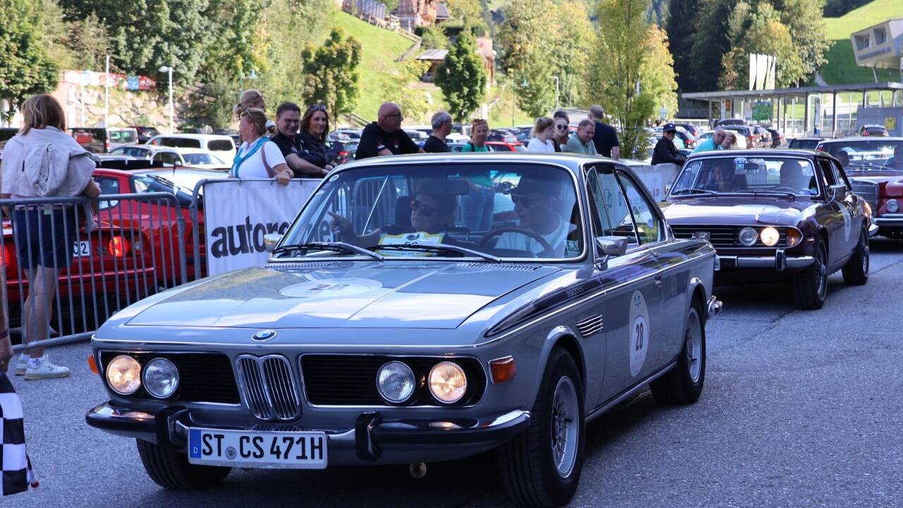 Drei Tage lang erkunden die 70 Teilnehmer der Salzburger-Land-Klassik das Bundesland. Ausgangspunkt ist in Wagrain.  