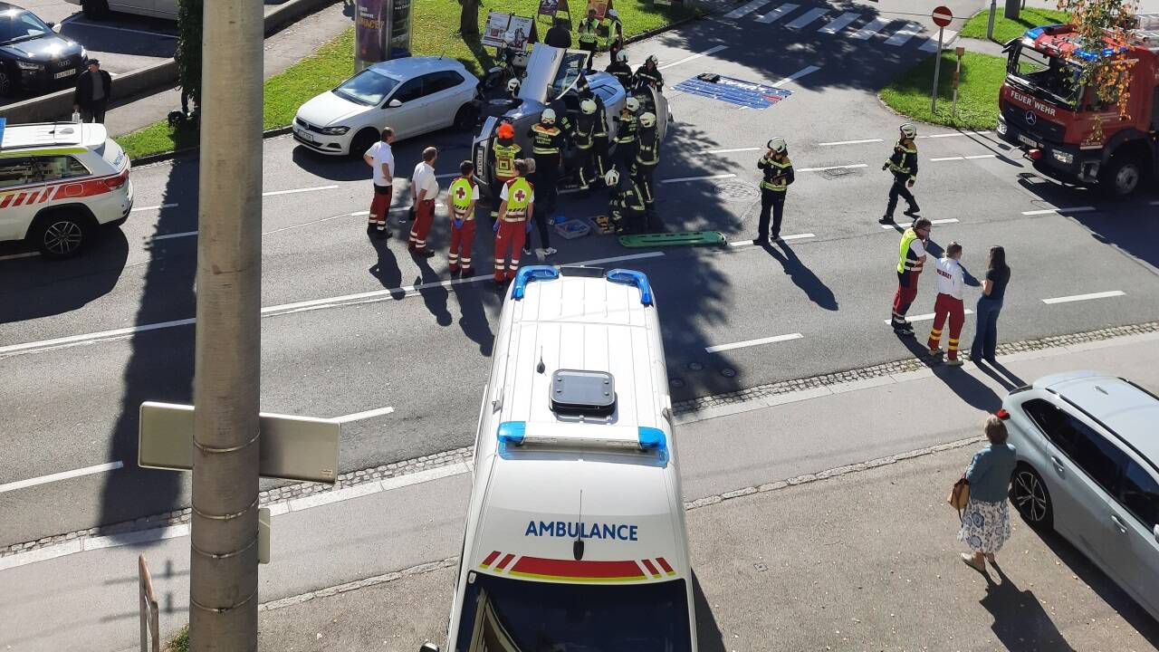 Das Rote Kreuz und die Berufsfeuerwehr waren im Einsatz. 