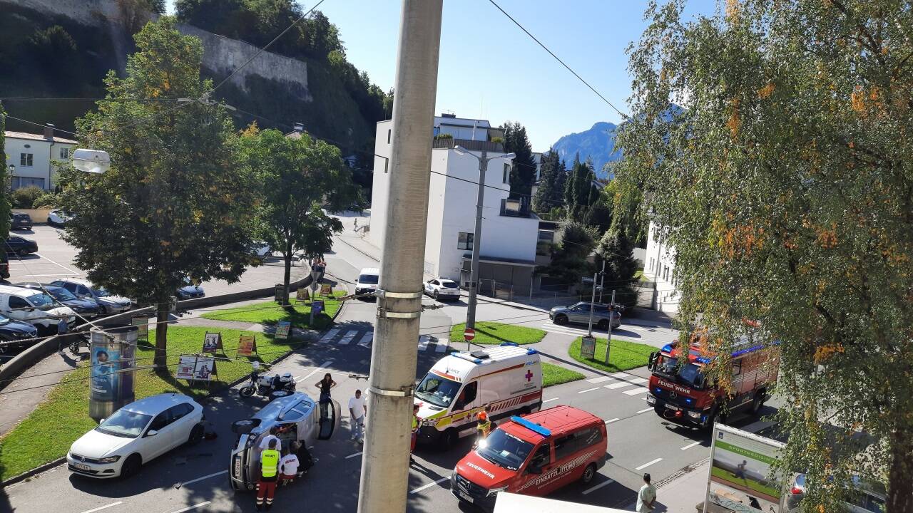 Bilder vom Unfalleinsatz in der Lindhofstraße. 