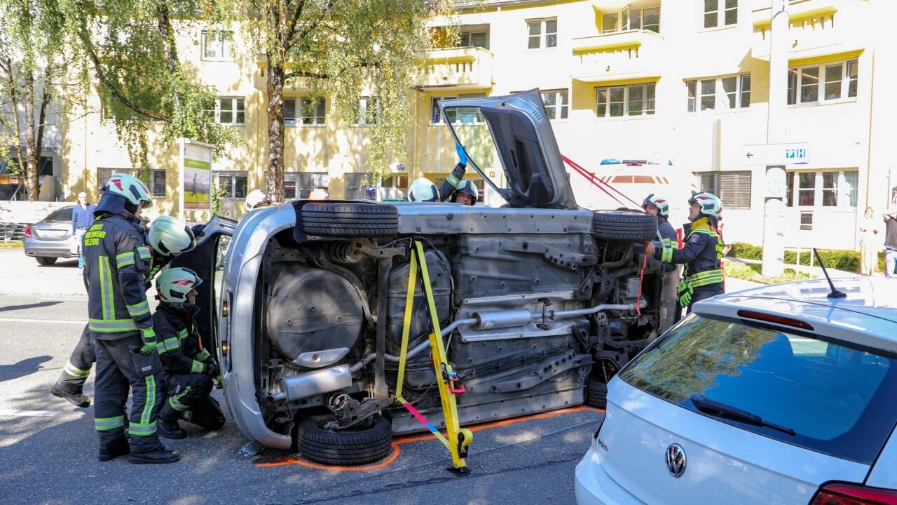 Bilder vom Unfalleinsatz in der Lindhofstraße. 