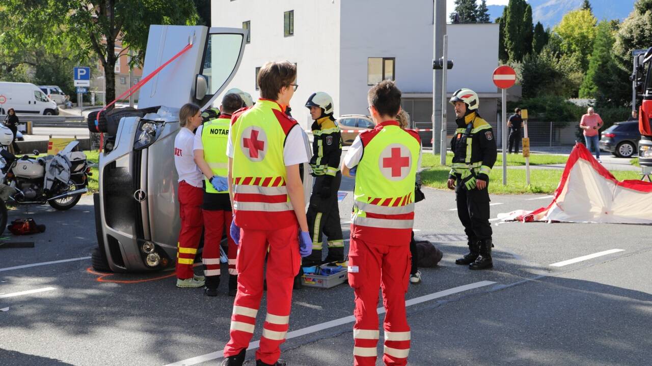 Bilder vom Unfalleinsatz in der Lindhofstraße. 