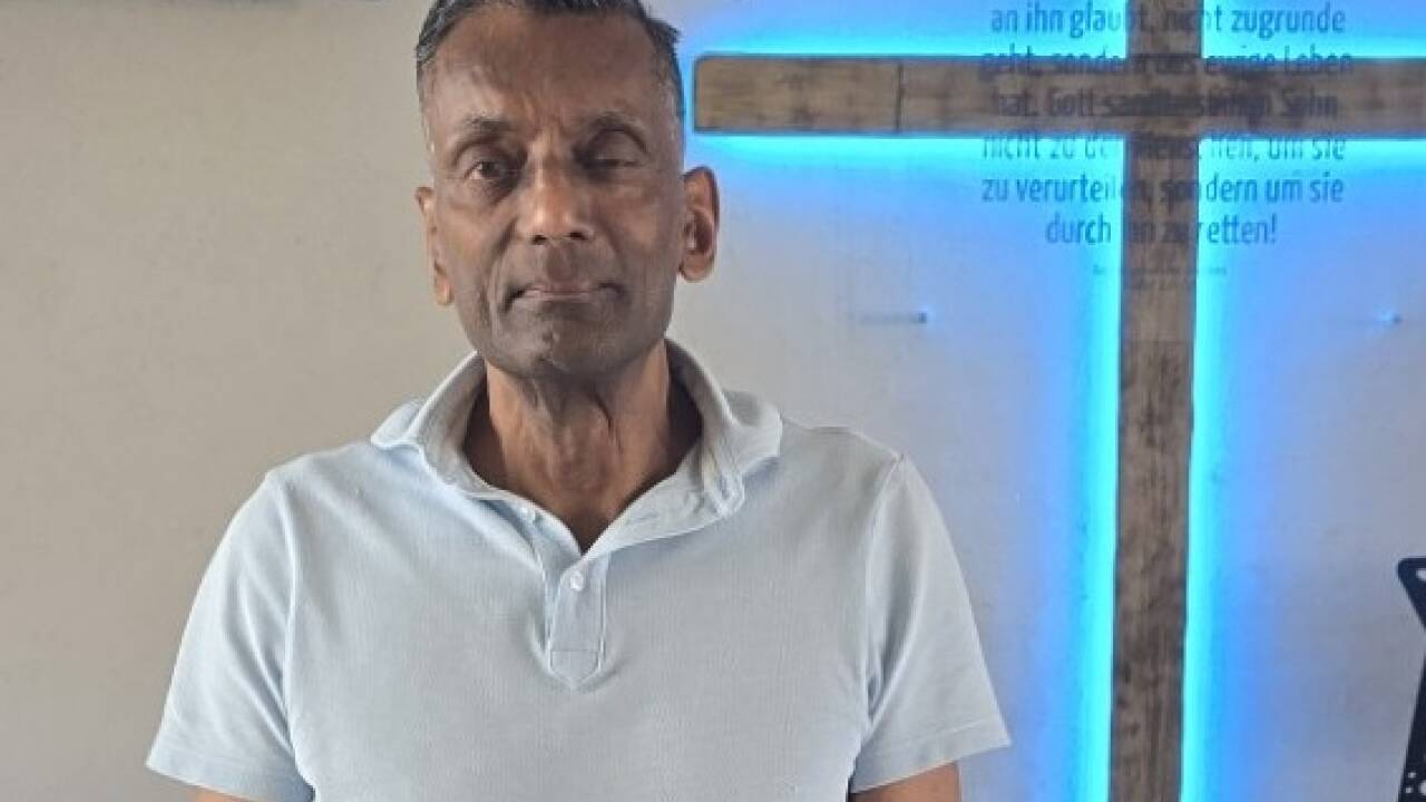 Pastor David stammt aus Sri Lanka. 