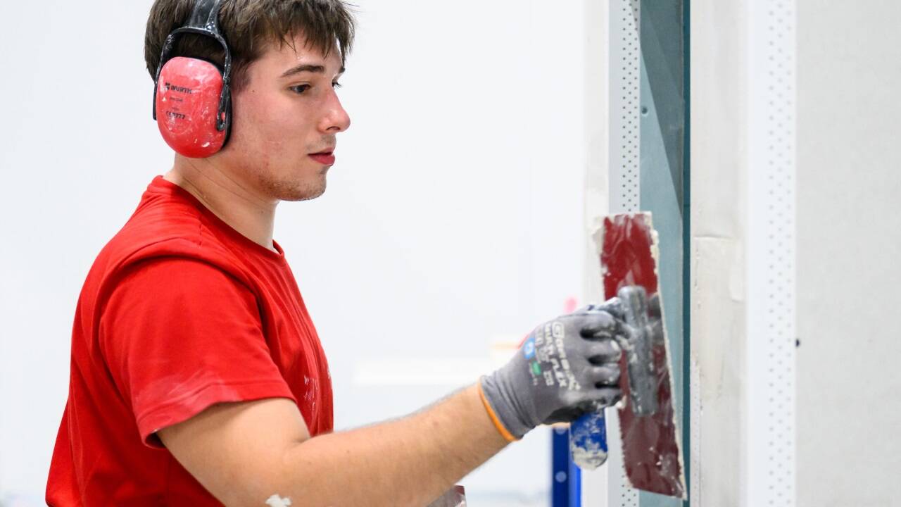 Misal Omerovic aus Wals zeigte sein Können beim Trockenausbau. 