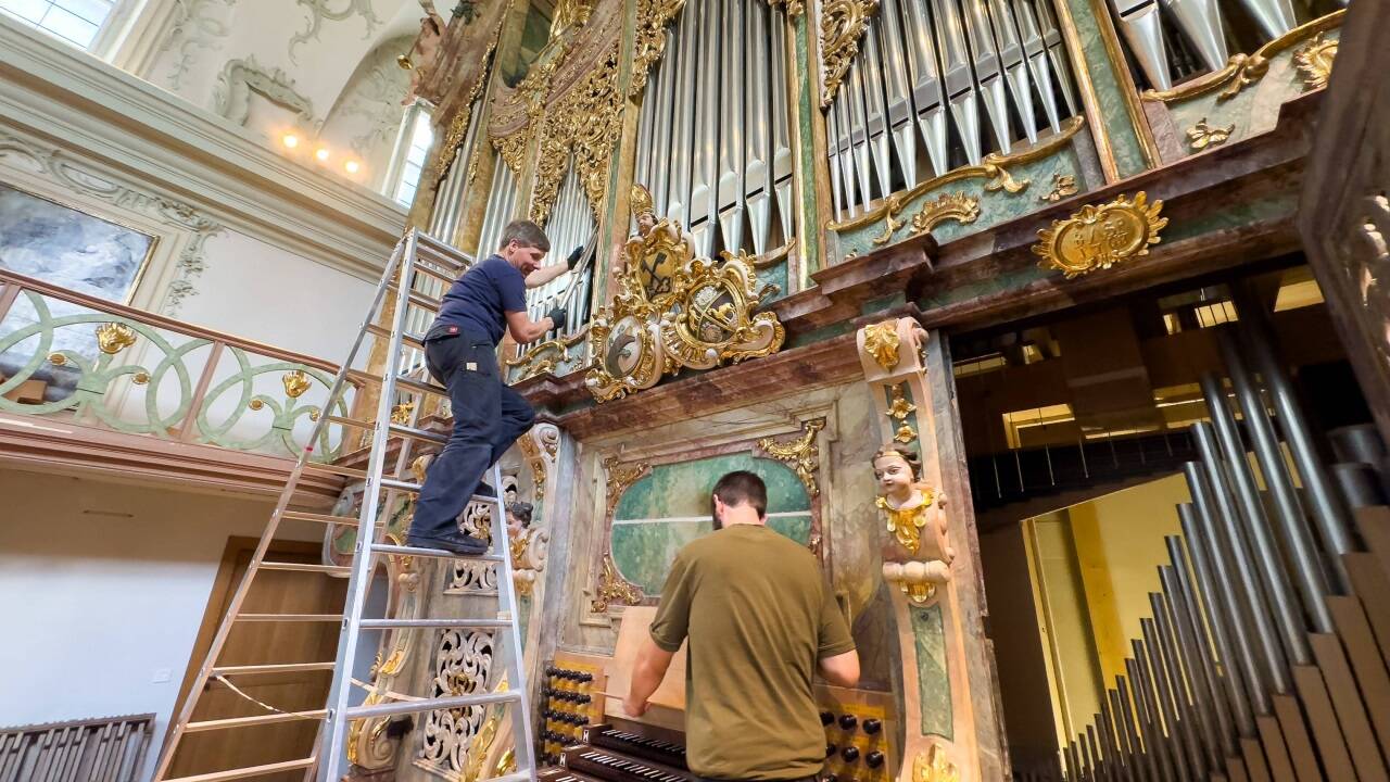 Seit mehr als zwei Wochen sind in der barocken Salzburger Stiftskirche St. Peter Orgelbauer der Firma Ahrend aus Ostfriesland bei der Arbeit. Am 23. November wird die neue Hauptorgel eingeweiht. 