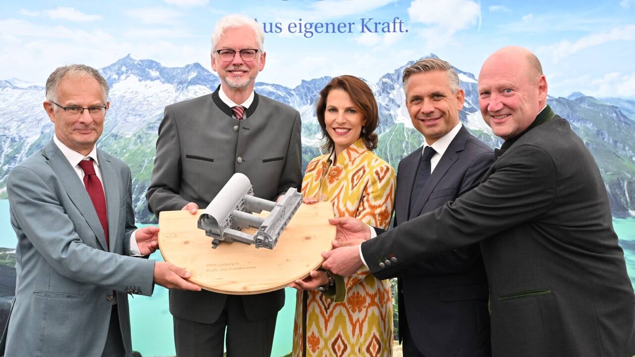 Limberg III eröffnet: Bundesminister Markus Marterbauer, Verbundchef Michael Strugl, Landeshauptfrau Karoline Edtstadler, Bundesminister Wolfgang Hattmannsdorfer, Verbund-Vorstand Achim Kaspar. 