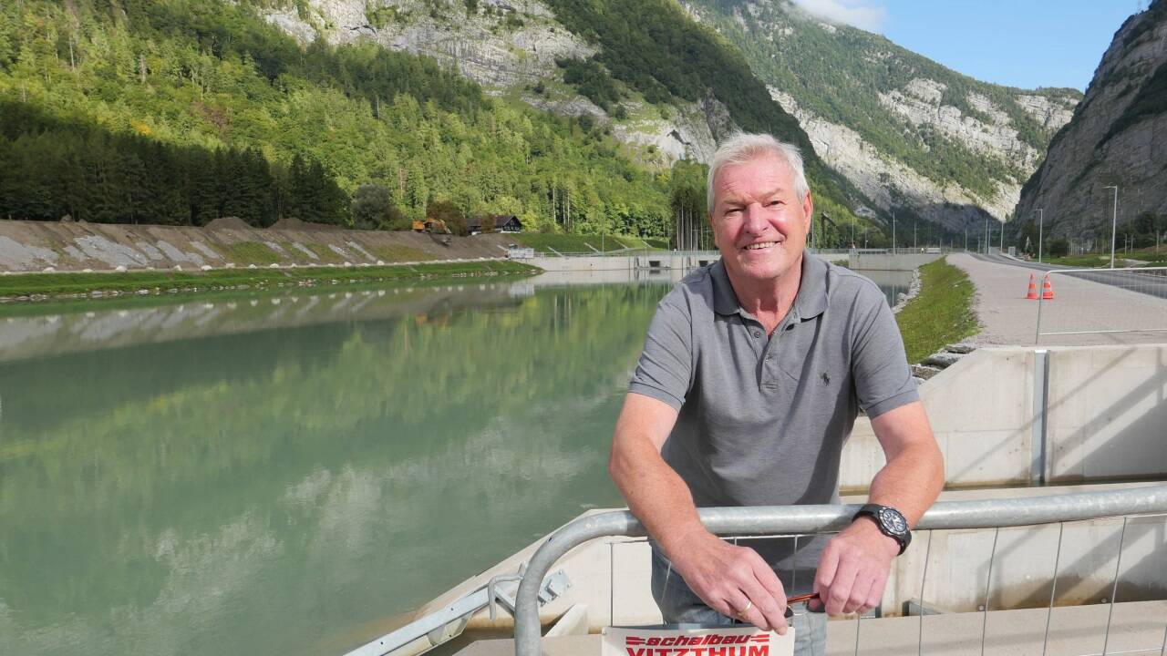 Der Pongauer Bezirksfischermeister Josef Nothdurfter beim neuen Kraftwerk in Werfen-Stegenwald.  