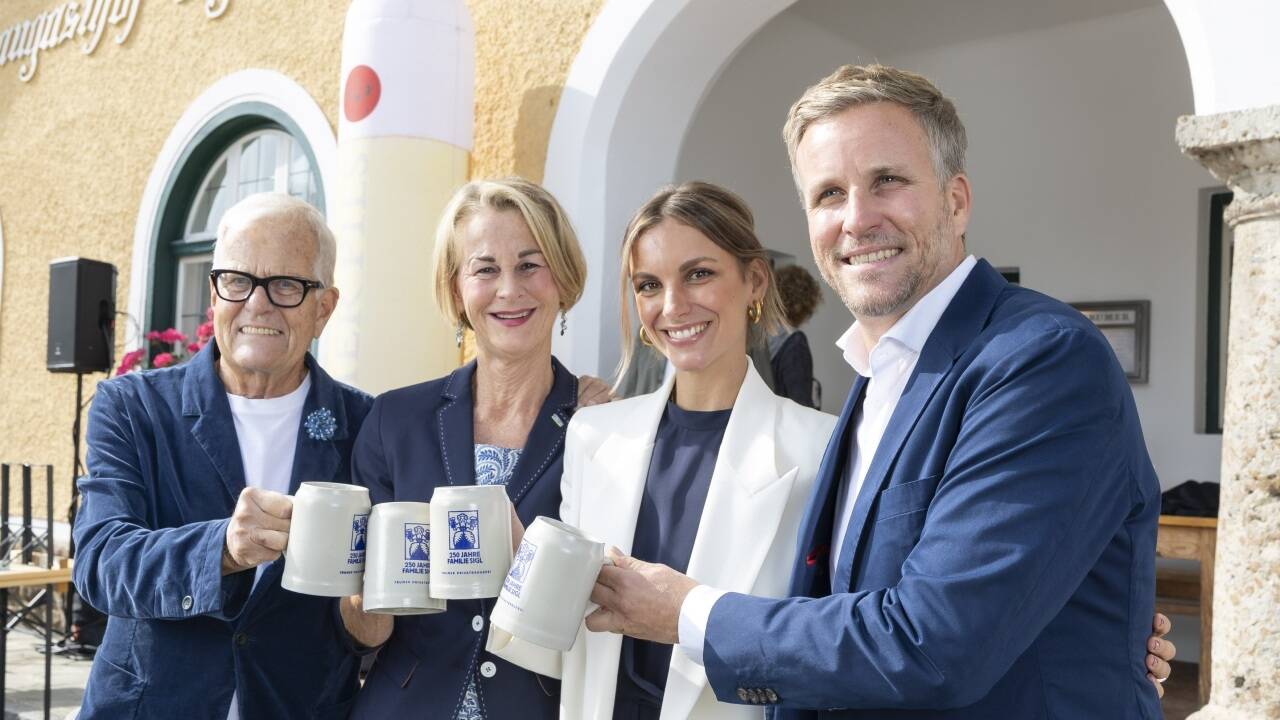 Josef VII Sigl mit Ehefrau Heidrun sowie Caro und Josef VIII „Seppi“ Sigl. Josef VII Sigl mit Ehefrau Heidrun sowie Caro und Josef VIII „Seppi“ Sigl.