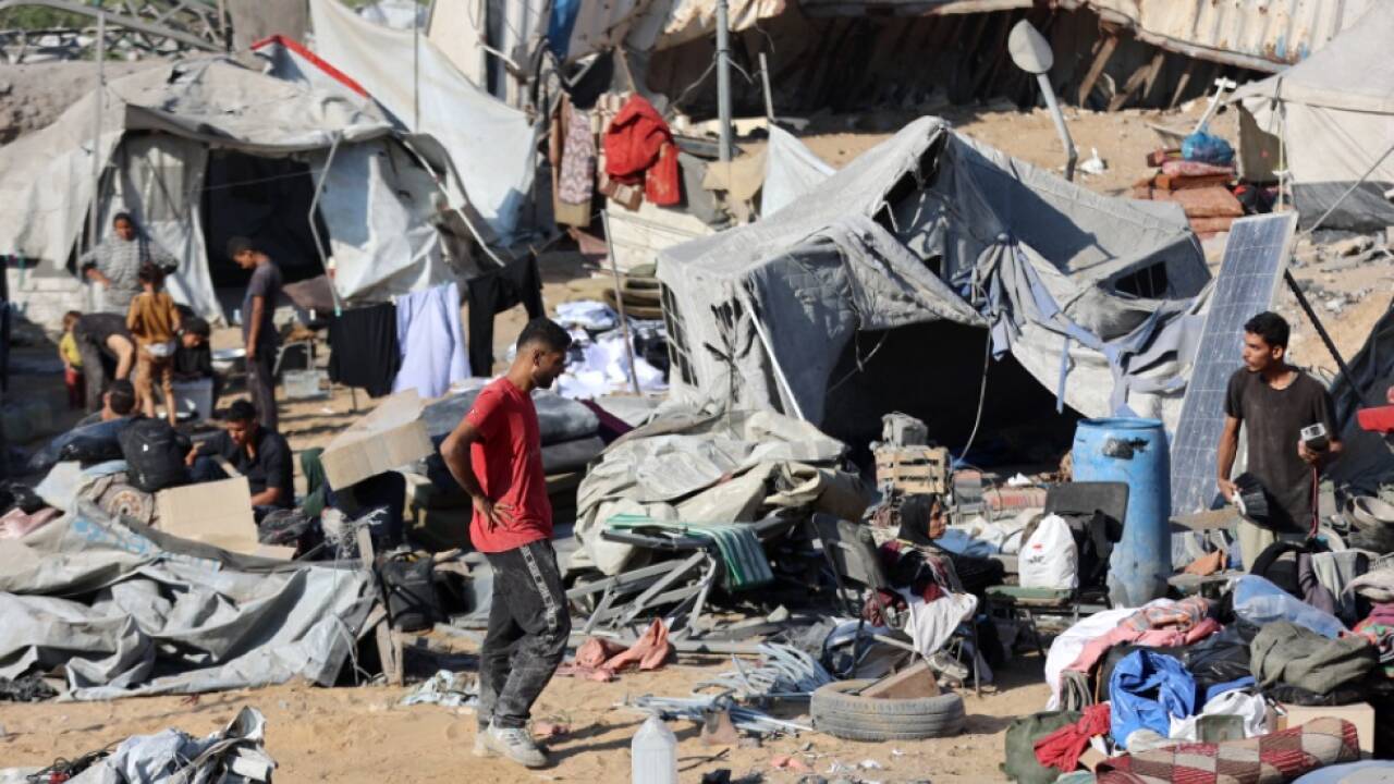 Vertriebene Palästinsner in Notunterkünften nahe Gaza-Stadt Vertriebene Palästinsner in Notunterkünften nahe Gaza-Stadt