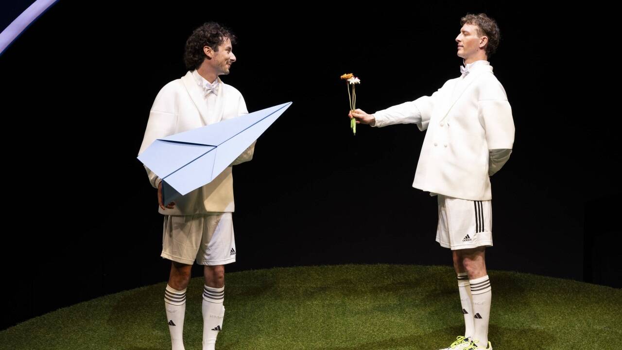 Ein absurder Spaß um Homophobie in der Fußballwelt: Olivier Günter und Ludwig Wendelin Weißenberger brillieren im Schauspielhaus Salzburg 