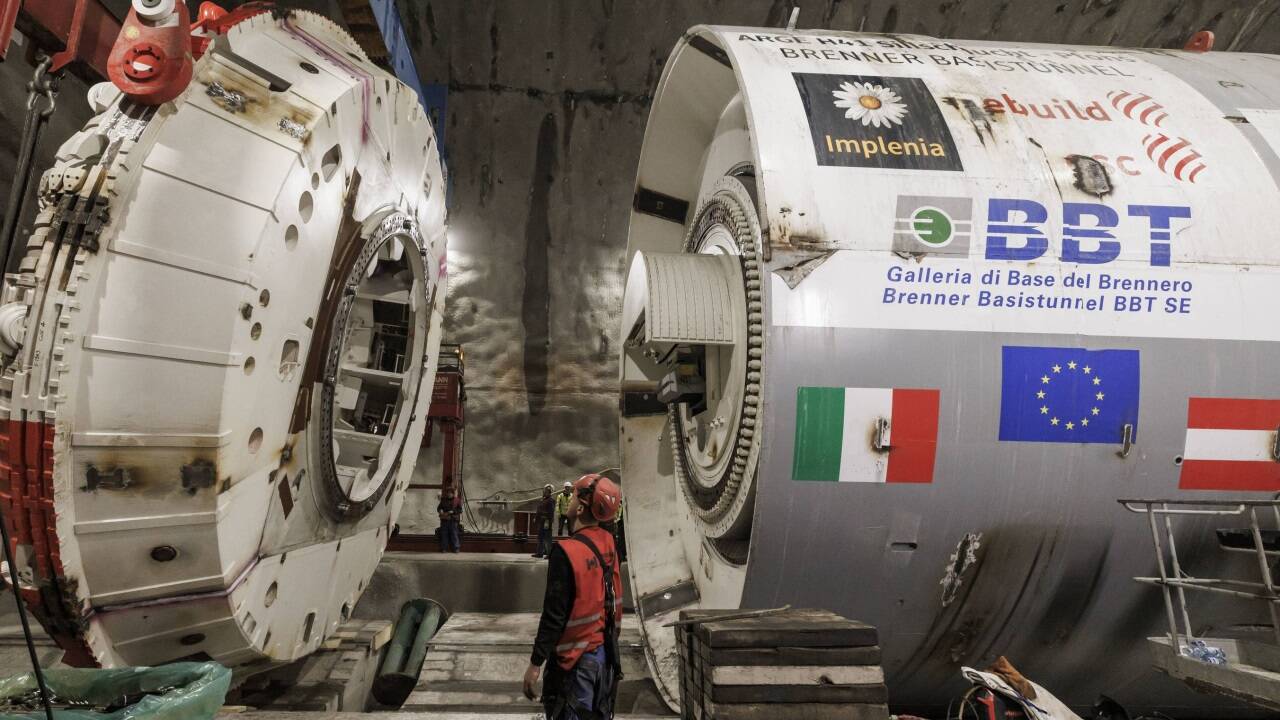 Der riesige Bohrkopf einer Tunnelbohrmaschine, wie sie beim Brennerbasistunnel eingesetzt wurde. 