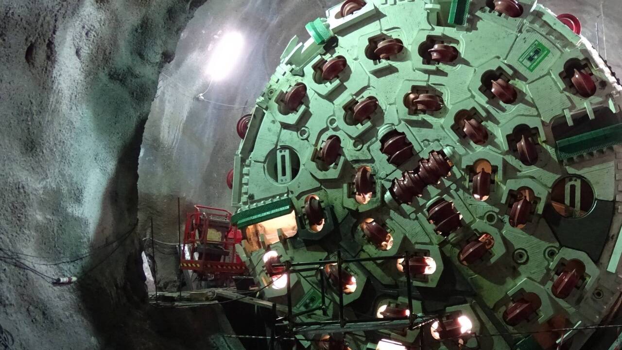 Tunnelbohrmaschine Serena erreichte im November 2021 von Italien aus die Staatsgrenze beim Brennerbasistunnel.  