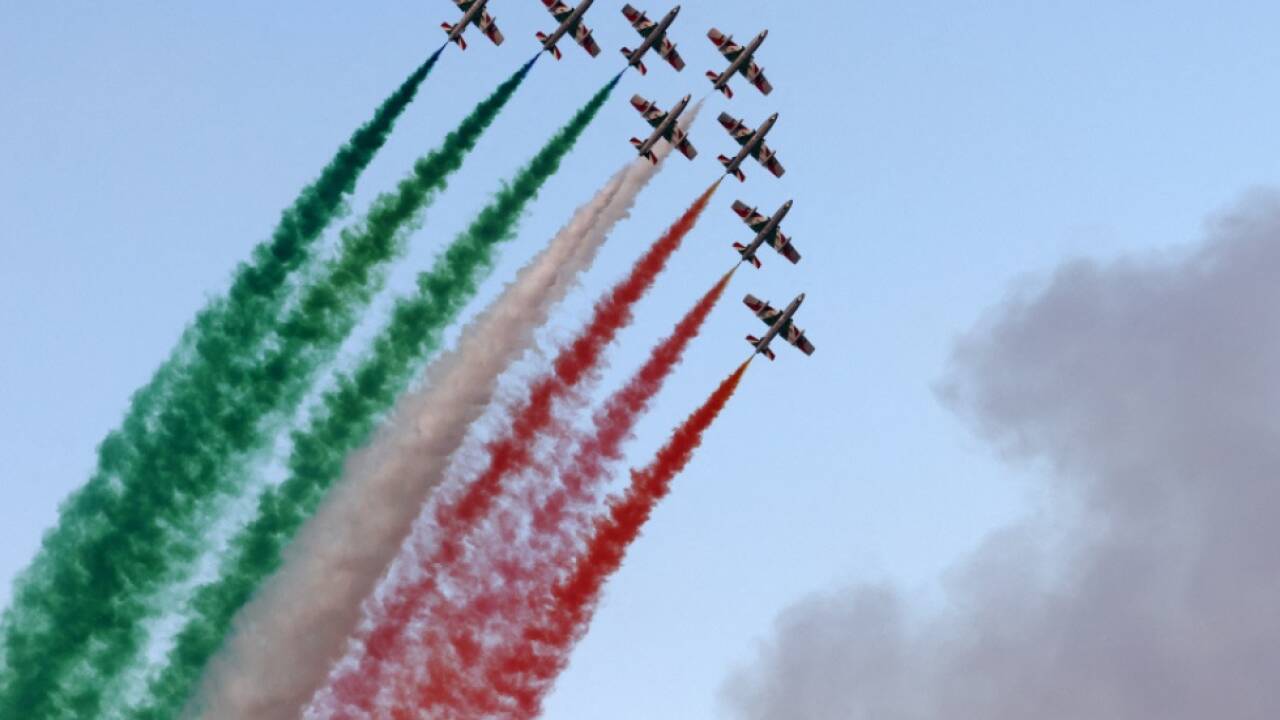 Kunstflugstaffel Frecce Tricolori mit italienischen Landesfarben 
