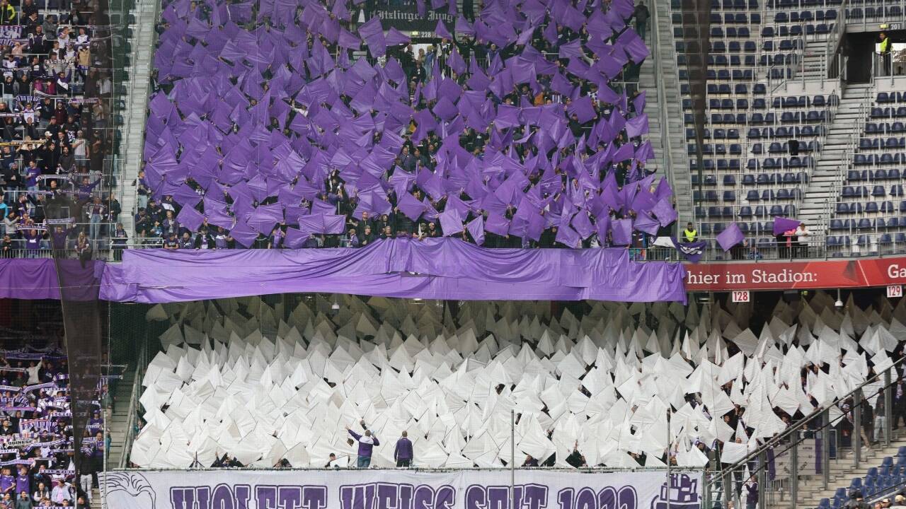 Die Fans von Austria Salzburg sorgten im Salzburg-Derby für Gänsehautstimmung. Die Fans von Austria Salzburg sorgten im Salzburg-Derby für Gänsehautstimmung.