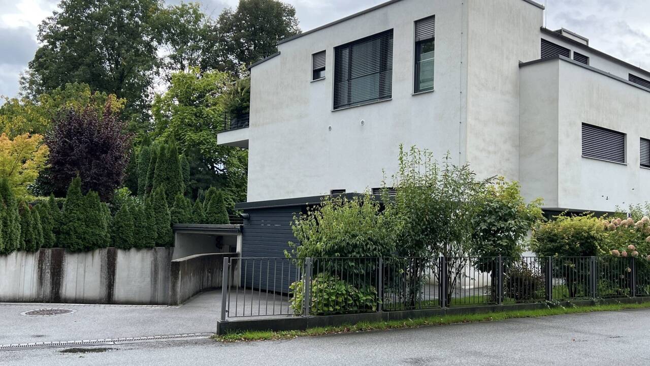 Tiefgaragen-Abfahrt im Salzburger Stadtteil Aigen. 