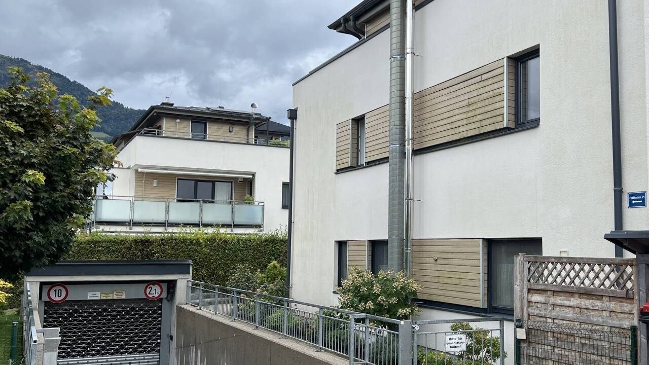 Wer auf Tiefgarage statt Carport setzt, darf dichter bauen, im Bild ein Zufallsbeispiel im Salzburger Stadtteil Josefiau. Bild:  