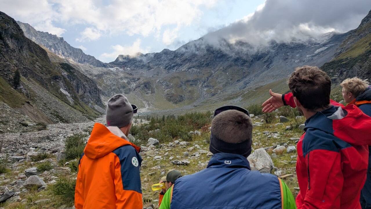Samstagfrüh setzten Einsatzkräfte der Bergrettungen Bad Gastein, Mallnitz und Lieser-Maltatal gemeinsam mit Alpinpolizisten und einem Polizeihubschrauber die Suche fort. 