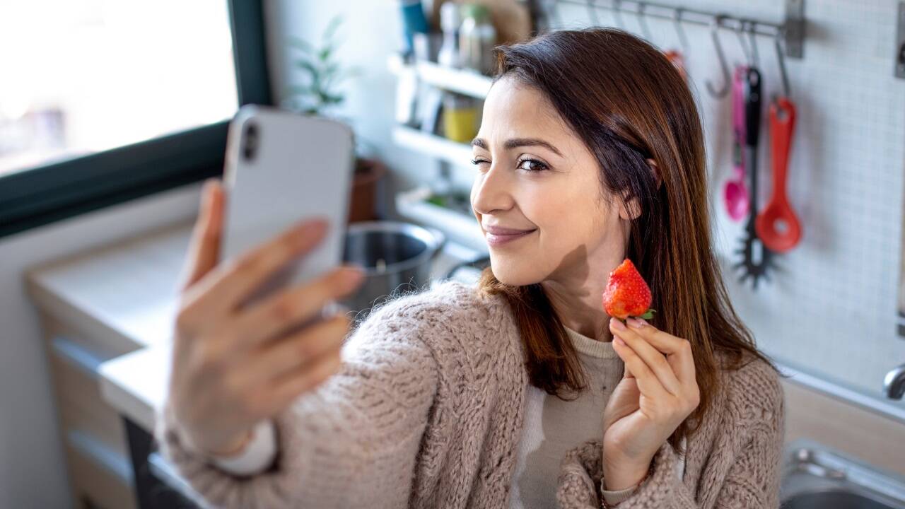 Immer mehr junge Frauen wollen Hausfrau sein – und feiern das auf Instagram. Immer mehr junge Frauen wollen Hausfrau sein – und feiern das auf Instagram.