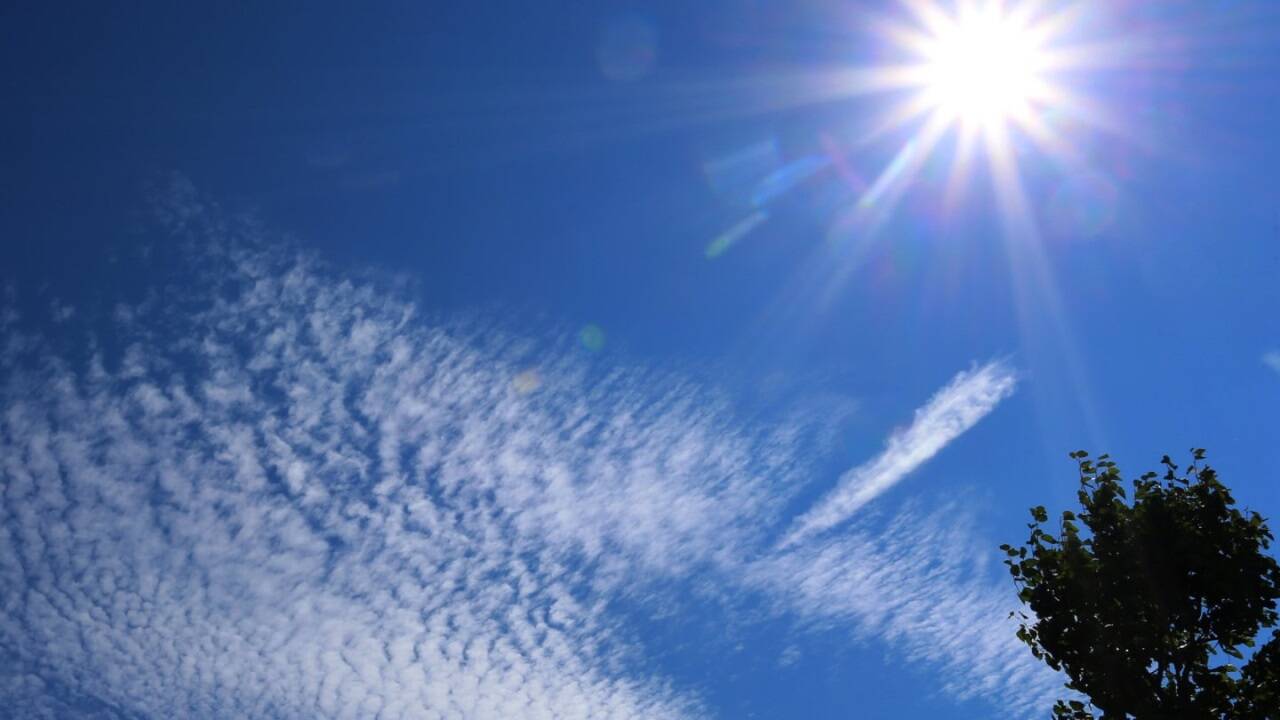 Ozonschicht schützt die Erde vor UV-Strahlen der Sonne. 