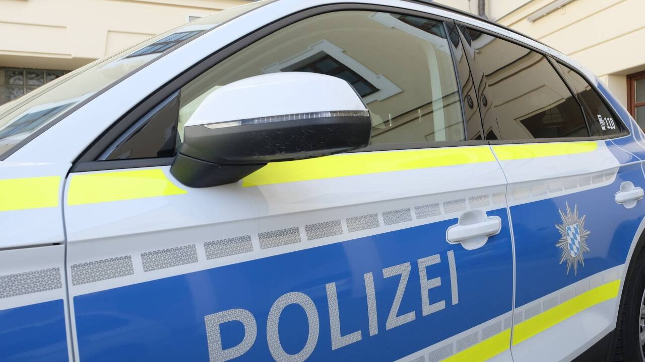 Bayerische Polizisten stellten in der Freilassinger Innenstadt eine dreiste Ladendiebin.  