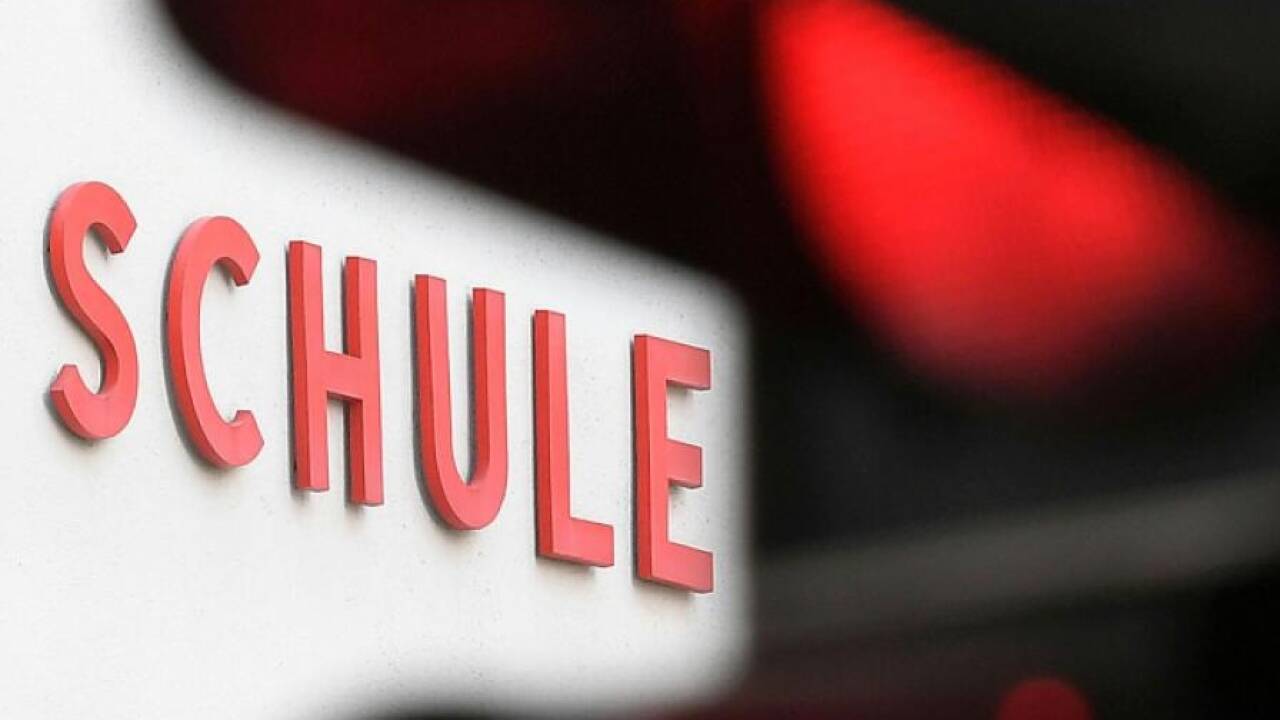 Immer öfter werden Schüler wegen Gewalt auf Zeit ausgeschlossen. Wenn selbst Suspendierungen nicht mehr helfen, sollen Eltern nun in die Pflicht genommen werden. 