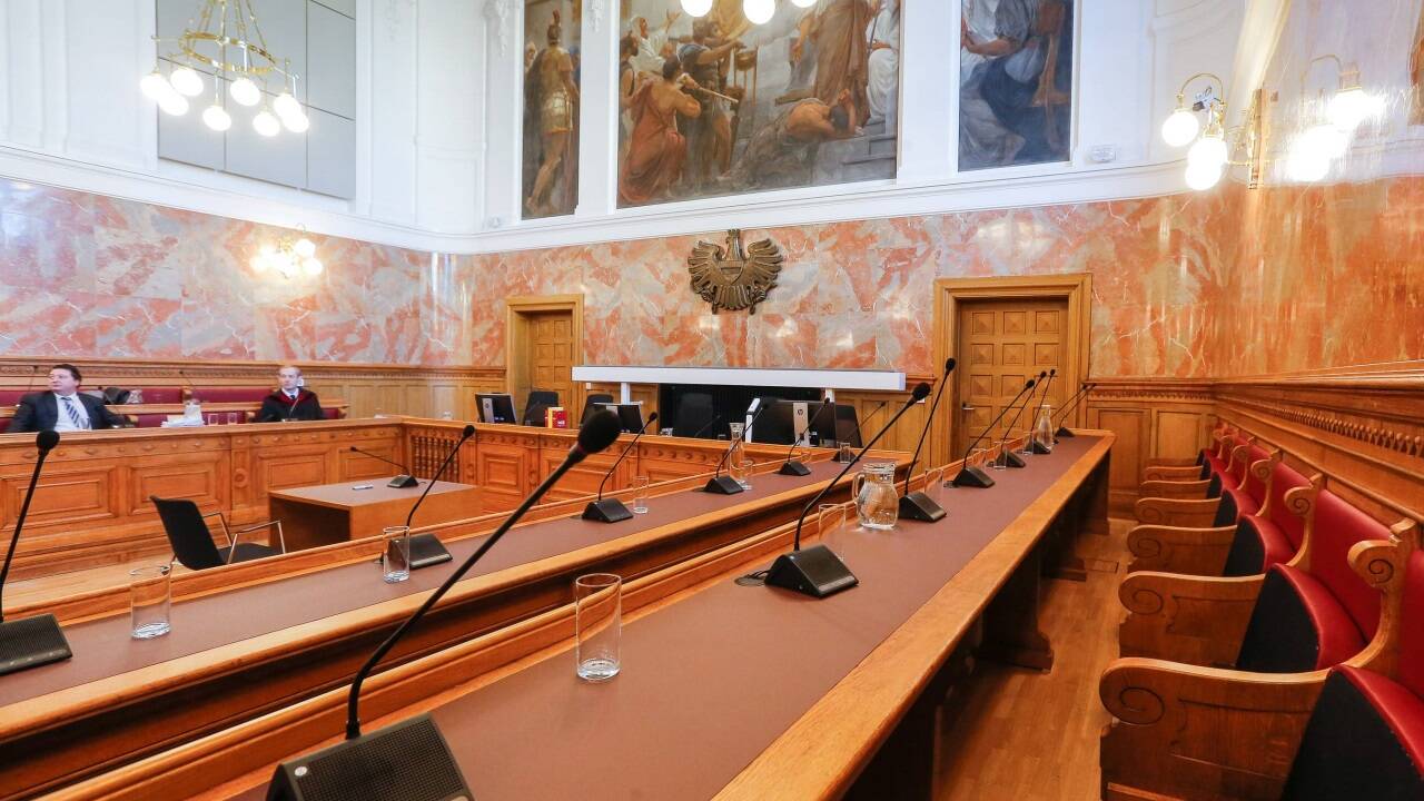 Die Geschworenenbänke im Schwurgerichtssaal. 