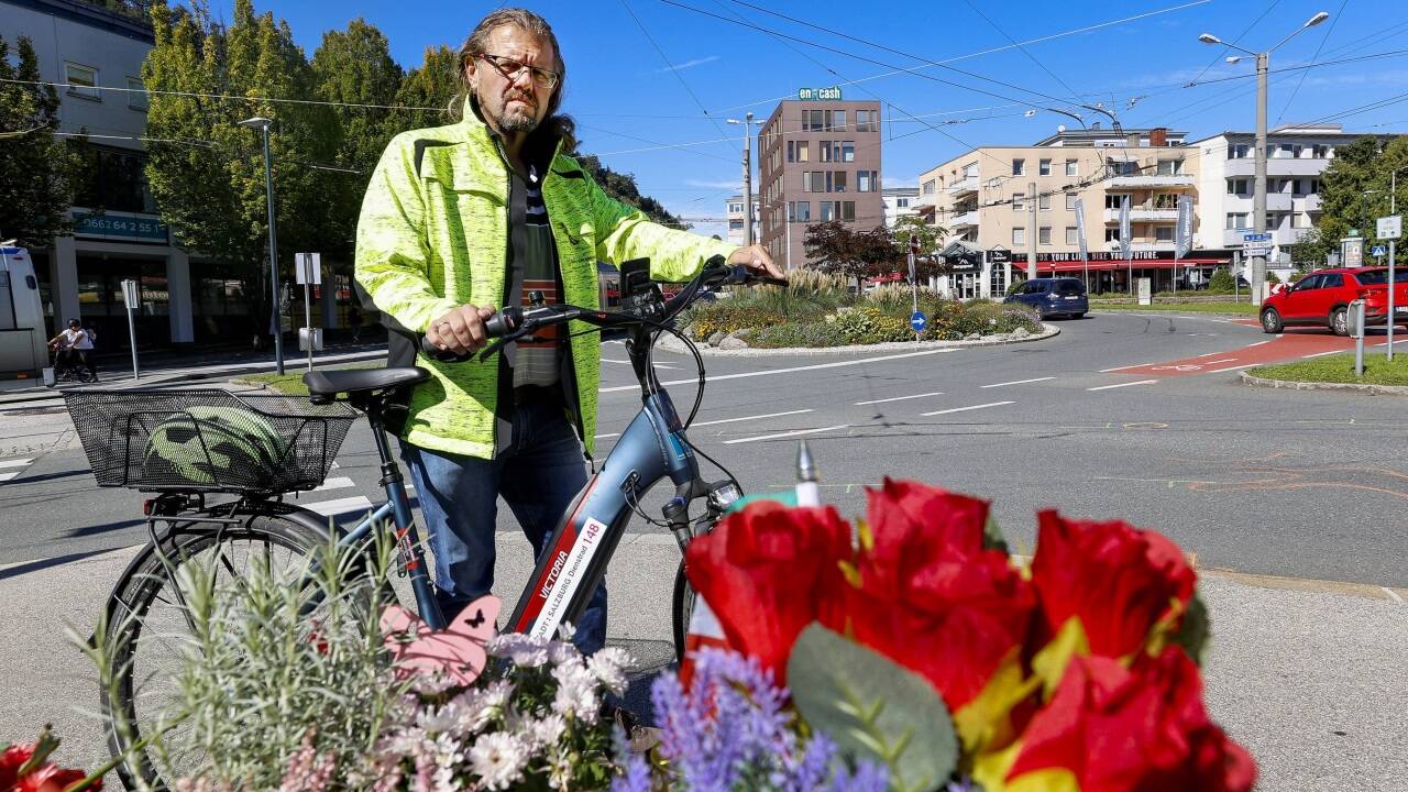 Markus Huber vom Straßen- und Brückenamt hat die Zusage von den Grundeigentümern für die Verlängerung des Radweges. 