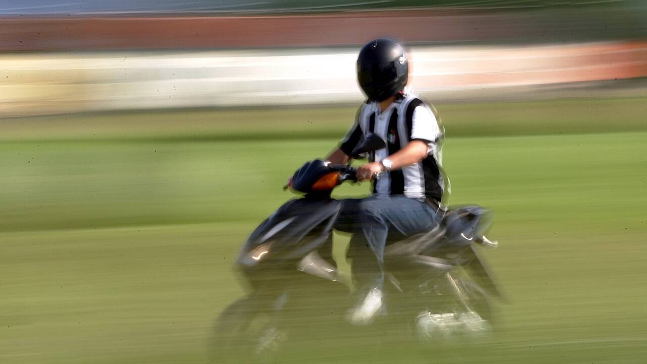 Die Beamten nahmen dem 20-Jährigen seinen Führerschein ab. 