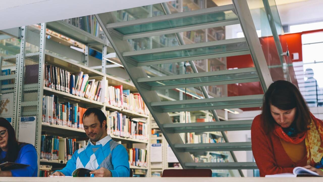 Das Programm 'BLuE' der Pädagogischen Hochschule Salzburg Stefan Zweig bietet Menschen mit Beeinträchtigungen Zugang zur Hochschulwelt. 