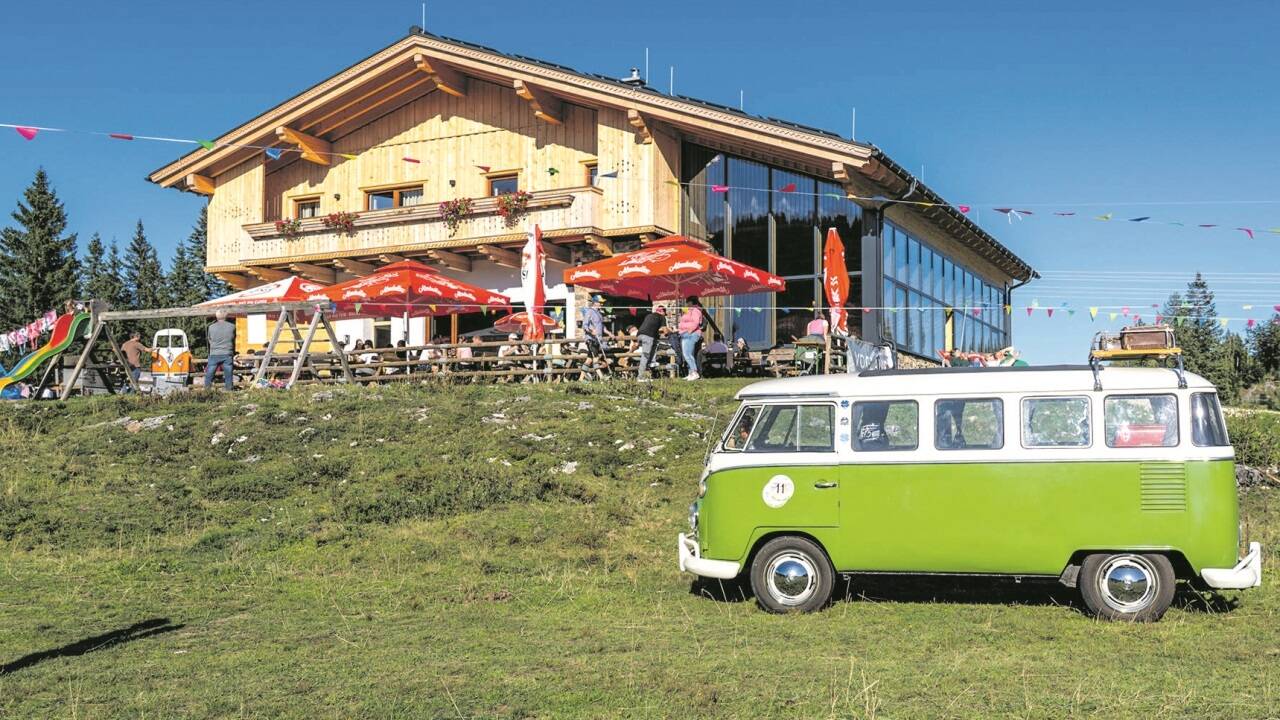 Oldtimer trifft Almhütte. 150 Fahrer nahmen heuer teil.  