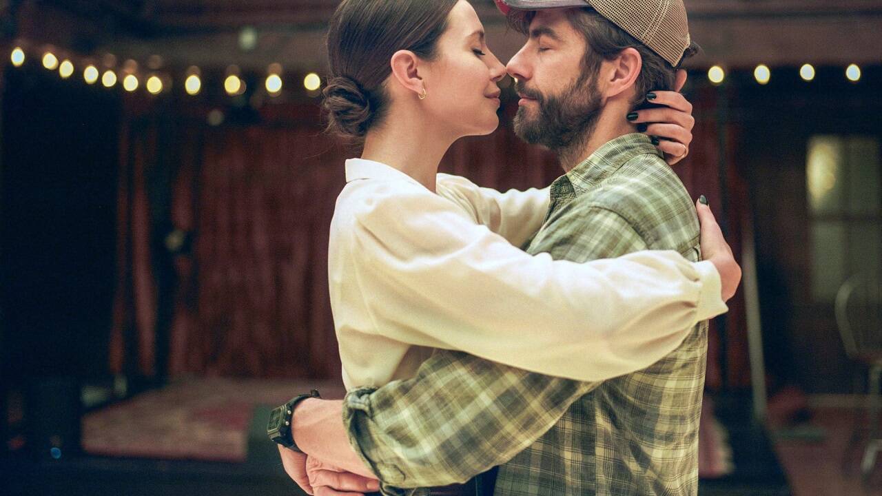 Wird die Amour fou von Sophia (Magalie Lépine-Blondeau) und Sylvain (Pierre-Yves Cardinal) den sozialen Unterschieden standhalten? 
