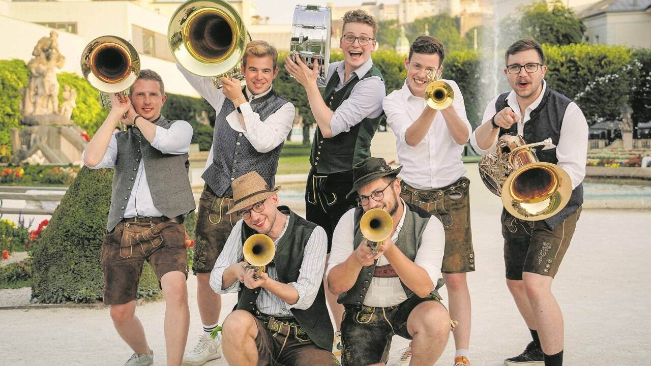 Schießen werden sie nur mit Tönen. Im Bild hinten v.l.n.r.: Christian Erber, Frederik Punstein, David Huber, Jonas Mayr, Peter Lercher und vorne Carl Grunwald und Josef Huber. 