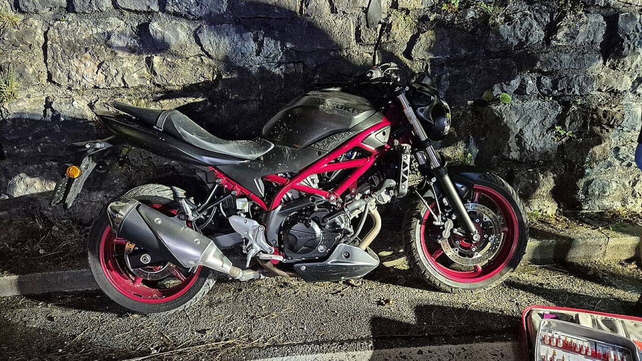 Das Motorrad des Verunfallten.  