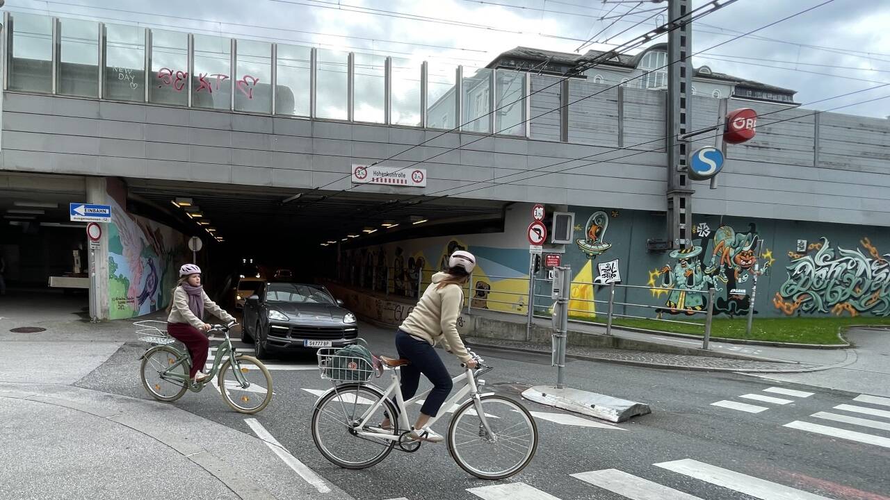 Gefährlich queren Radler in der Gaswerkgasse. 