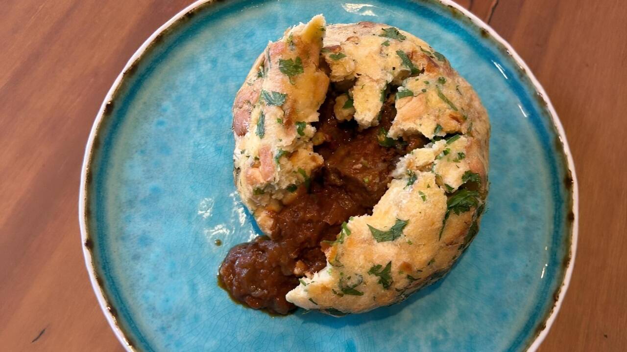 Heute wird es scharf – der ungarische Gulaschknödel. 