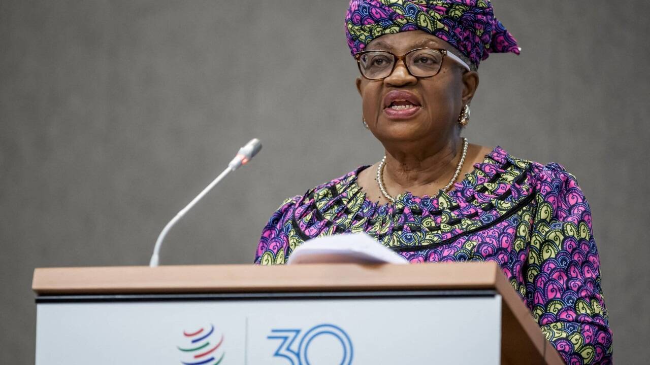 WTO-Generaldirektorin Ngozi Okonjo-Iweala weist auf die Gefahren der großen Unterschiede beim technologischen Fortschritt hin.  