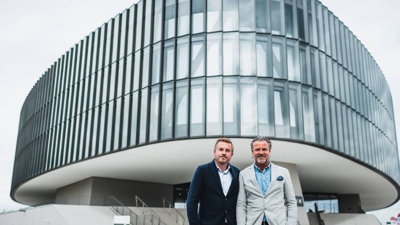 Hans-Dieter Girlinger (Planquadrat) und Markus Eberharter (Mayweg) vor der Helix.  