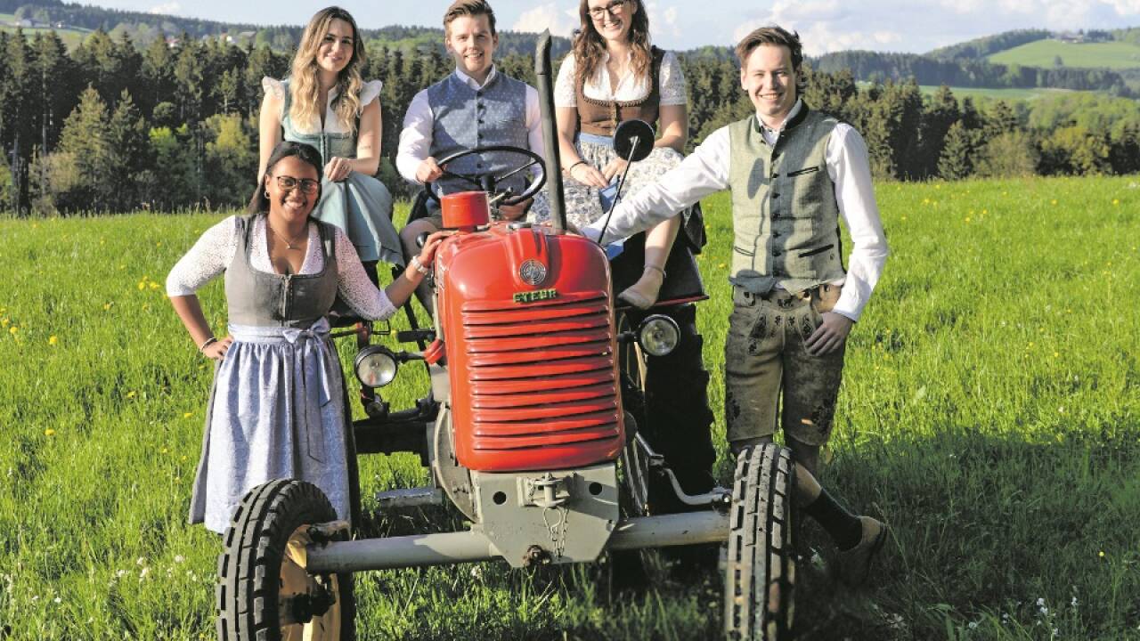 Das Projektteam der Landjugend Schleedorf mit Emely Kindermann und Andreas Reindl (vorne) sowie Sophia Illmer, Bernhard Schleicher, Marie Gstöttner (hinten von links). 