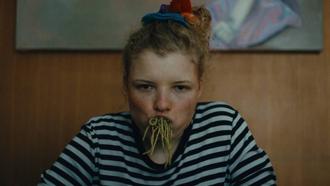 Bilder zum Film „How to be Normal and the Oddness of the Other World“ 