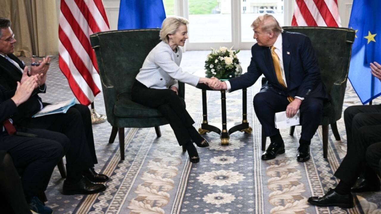 EU-Kommissionschefin Ursula von der Leyen hätte bei den Verhandlungen mit US-Präsident Donald Trump über ein Zollabkommen mehr herausholen können, sagen Experten. 