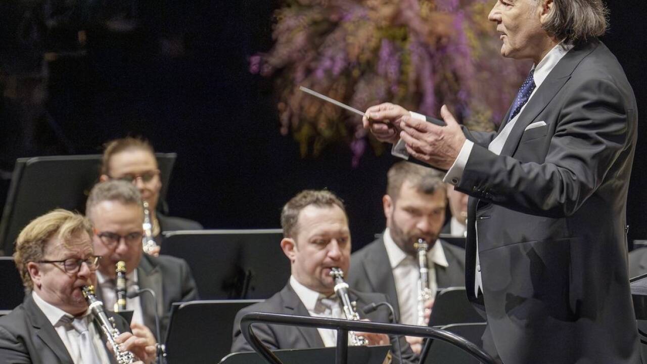 Hansjörg Angerer, Chefdirigent der Salzburg Wind Philharmonic und Wenzel Fuchs, Soloklarinettist der Berliner Philharmoniker und Konzertmeister der Salzburg Wind Philharmonic. 
