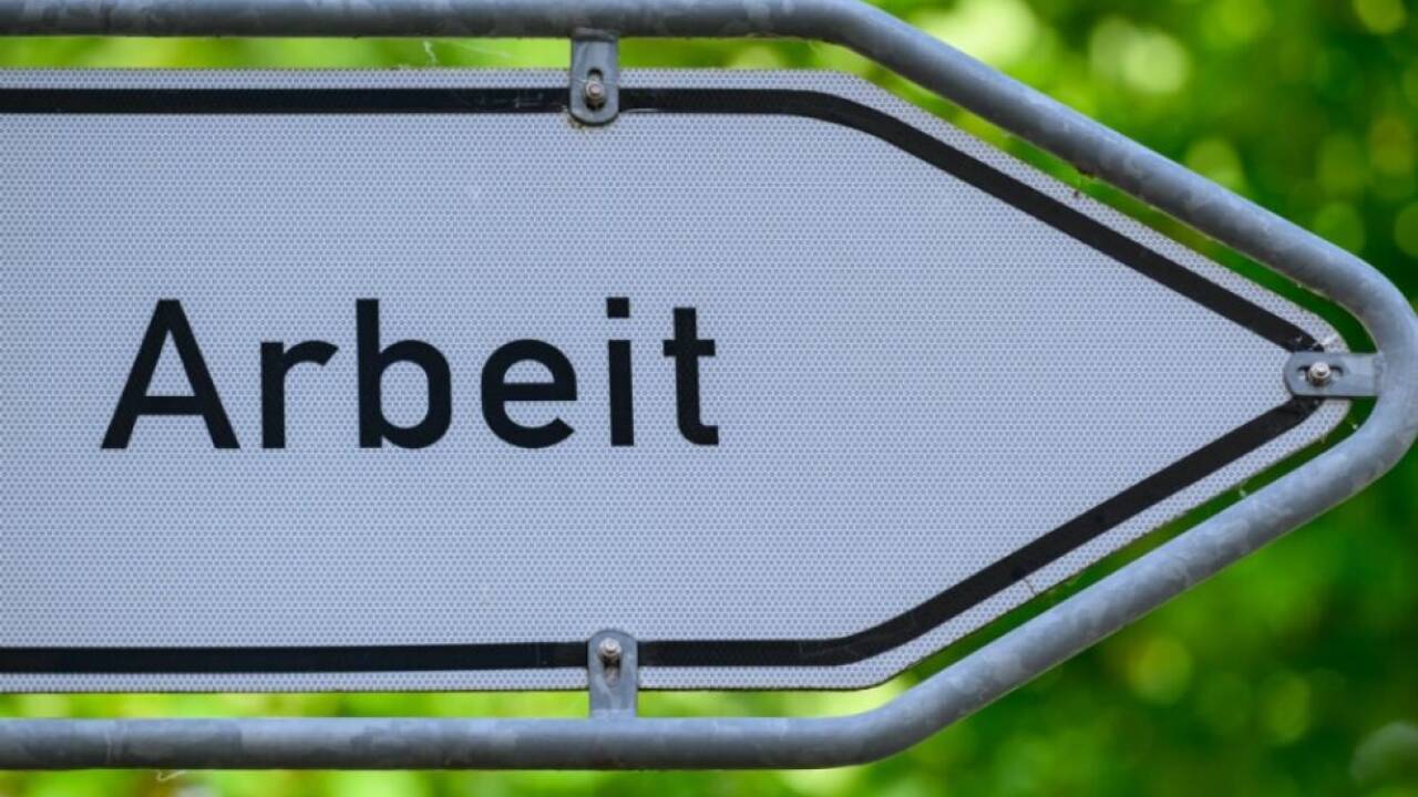 Umfrage: Für sechs Prozent der Beschäftigten reicht Gehalt nicht aus 